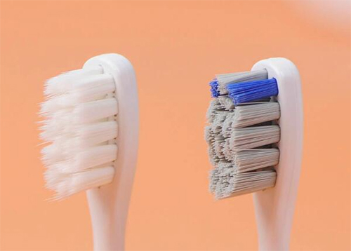 Les poils d'une brosse à dents ont plusieurs aspects remarquables à prendre en compte