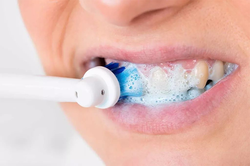 Entretien et entretien des brosses à dents électriques rotatives