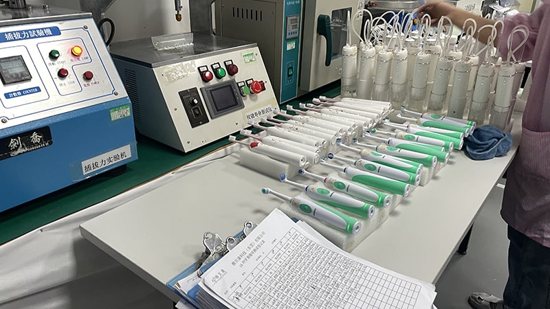 Comment le fabricant de brosses à dents électriques garantit la qualité des produits et le service